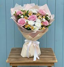 Букет цветов из:  Гвоздики, Орхидеи и Розы в Нижней Салде