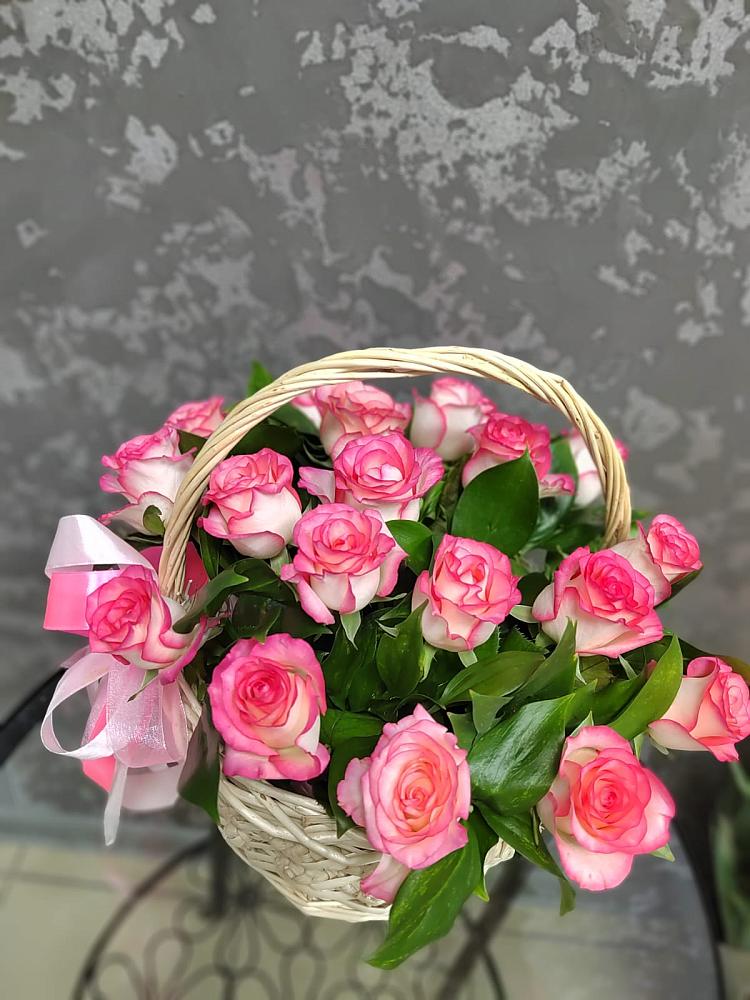 Цветочная композиция из Розы в корзине в Нижней Салде