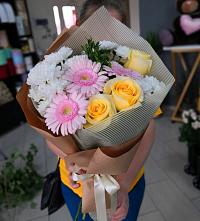 Букет цветов из:  Герберы, Розы и Хризантемы в Нижней Салде