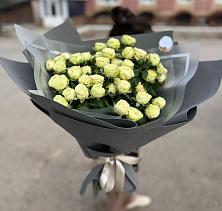 Букет Белые кустовые розы Солинеро в Нижней Салде