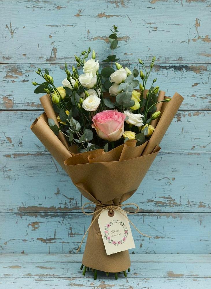 Букет цветов из: Розы и Лизиантусы в Нижней Салде