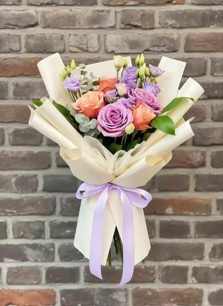 Букет цветов из: Лизиантусы и Розы в Нижней Салде