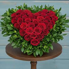 Цветочная композиция из Розы в виде сердца в Нижней Салде