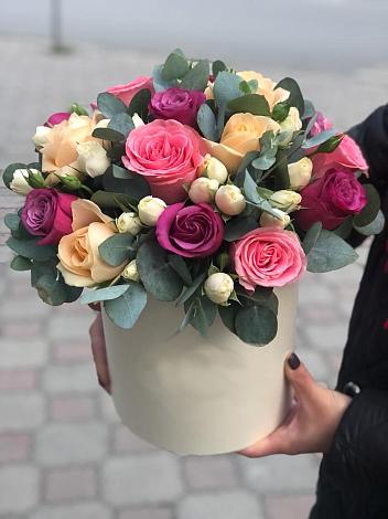 Цветочная композиция из Розы в шляпной коробке в Нижней Салде