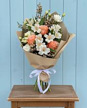 Букет цветов из:  Альстромерии, Лизиантусы, Розы и Хризантемы в Нижней Салде