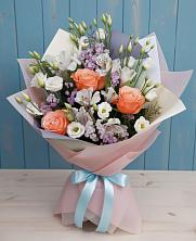 Букет цветов из:  Лизиантусы, Розы, Альстромерии и Гипсофила в Нижней Салде