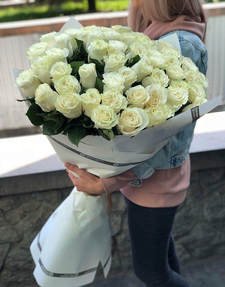 35 Белых роз в Нижней Салде Букет 35 Белых роз в Нижней Салде