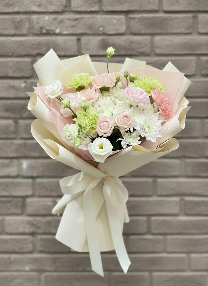 Букет цветов из: Гвоздики, Розы, Лизиантусы и Хризантемы в Нижней Салде