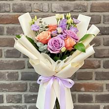 Букет цветов из:  Лизиантусы и Розы в Нижней Салде