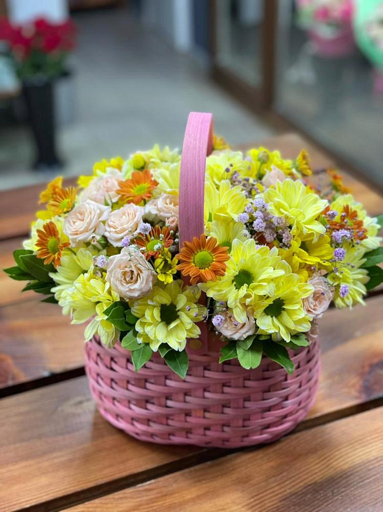 Цветочная композиция из Хризантемы и Розы в корзине в Нижней Салде