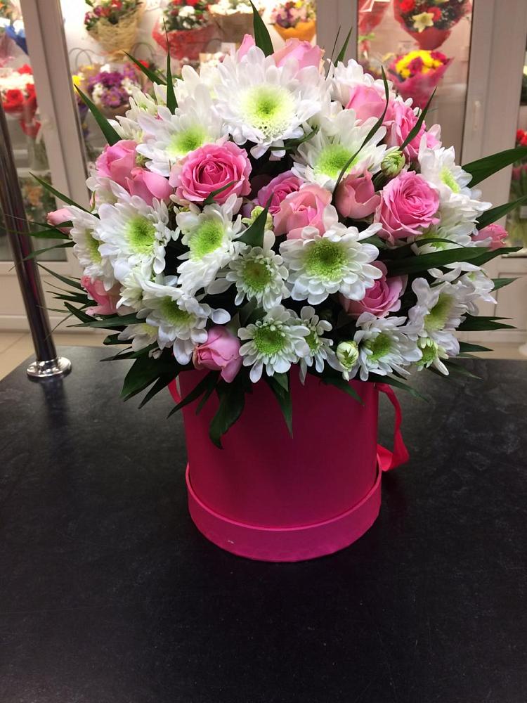 Цветочная композиция из Розы и Хризантемы в шляпной коробке в Нижней Салде