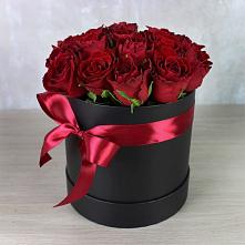 Цветочная композиция из Розы в шляпной коробке в Нижней Салде