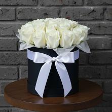 Цветочная композиция из Розы в шляпной коробке в Нижней Салде