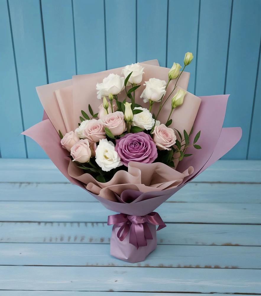 Букет цветов из: Розы и Лизиантусы в Нижней Салде